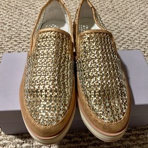 Donald J Pliner Flat & Loafers